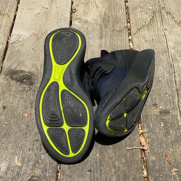 Women’s Nike Lunarcharge sneakers - Picture 11 of 13